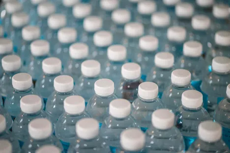 Pressurisation à l’azote pour l’eau plate : légèreté et robustesse