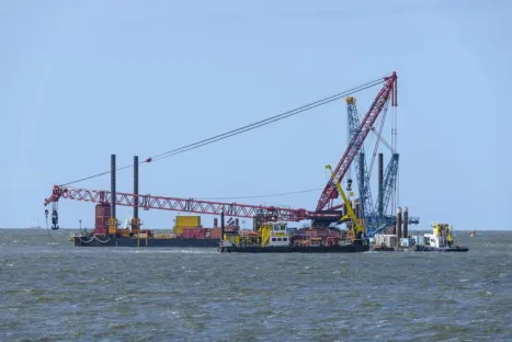 Chantier de construction d'éolienne offshore
