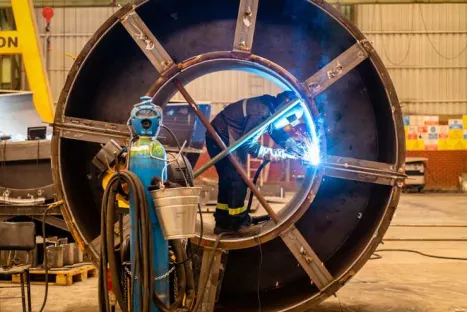 Soudage du châssis et du hub (Moyeu) d'une éolienne