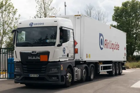 Chaque jour, 300 remorques-citernes livrent de l'hydrogène à différentes stations de ravitaillement en hydrogène (HRS) situées en Île-de-France.