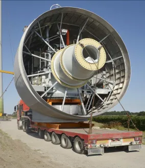 Assemblage d'une nacelle d'éolienne (Hub). Air Liquide dispose des solutions gaz pour l'assemblage, le traitement thermique des engrenages, le soudage et la découpe.