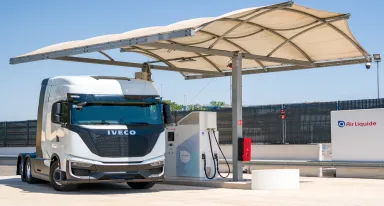 Air Liquide et Iveco Group réaffirment leur engagement en faveur de l'hydrogène lors de l'inauguration de la première station haute pression pour poids-lourds longue distance en Europe